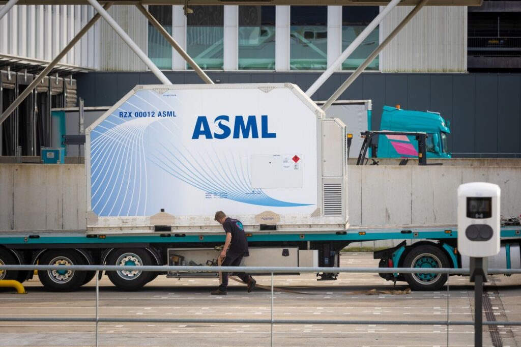 ASML Walks Back 2026 Forecast as Tariffs Muddy Outlook